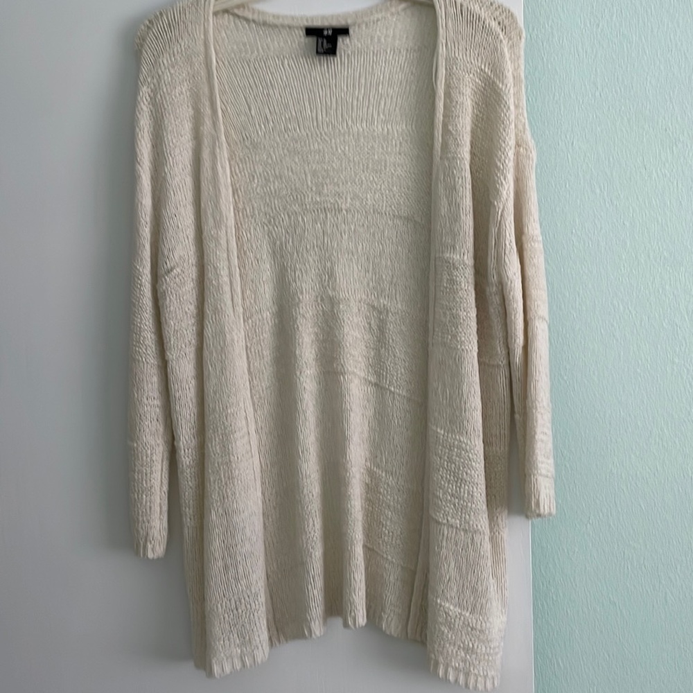 Long cardigan perfect for spring.
